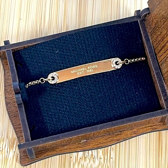 Brand New Michael Kors Gold Tone Nameplate Adjustable Bracelet Haute Hardware - Picture 4 of 15